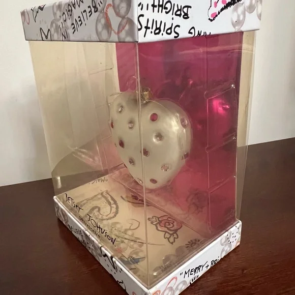Betsey Johnson beaded heart Christmas or Valentine’s Day ornament white & pink - Picture 4 of 13